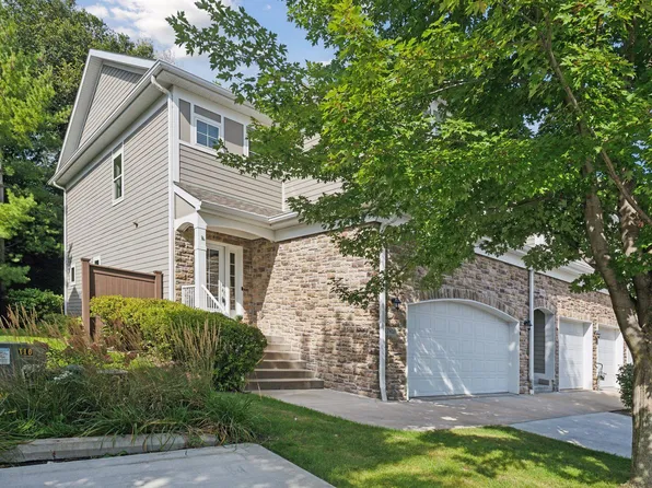 17810 Valley Cove Ct, Deephaven, MN 55391