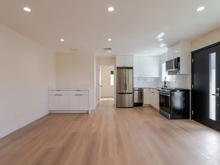 10423 Pinyon Ave — Photo 3
