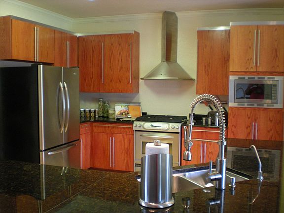Maytag & Kitchen Aid stainless appliances convey