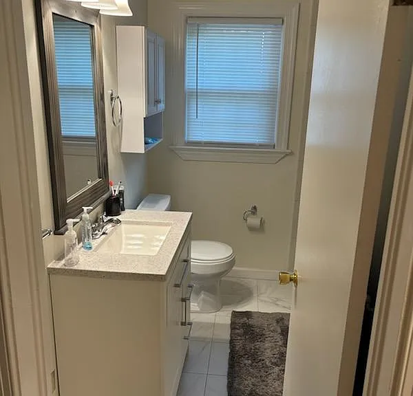 Upstairs Full Bathroom