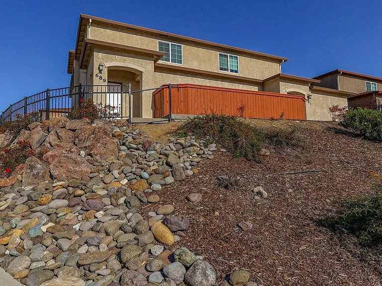 689 Mission De Oro Dr — Photo 2
