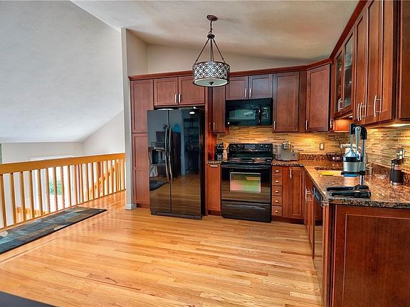 5th image of 38 Teakwood Dr W