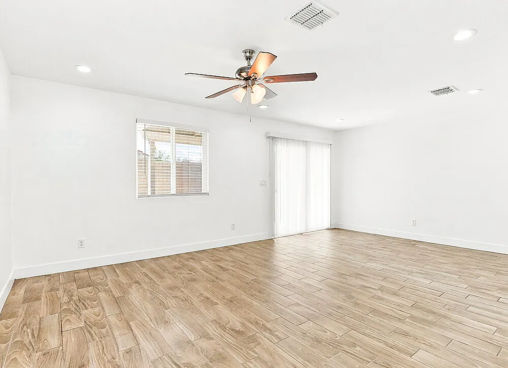 3 bed, 2.0 bath, 1125 sqft, $2,145 — Photo 3