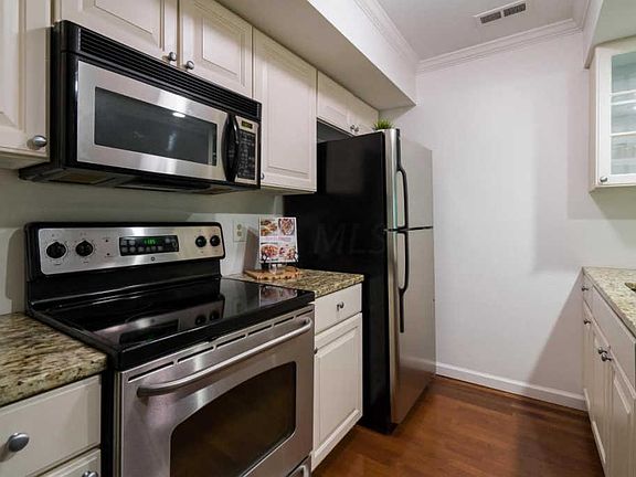 5th image of 1587 Arlington Ave #B