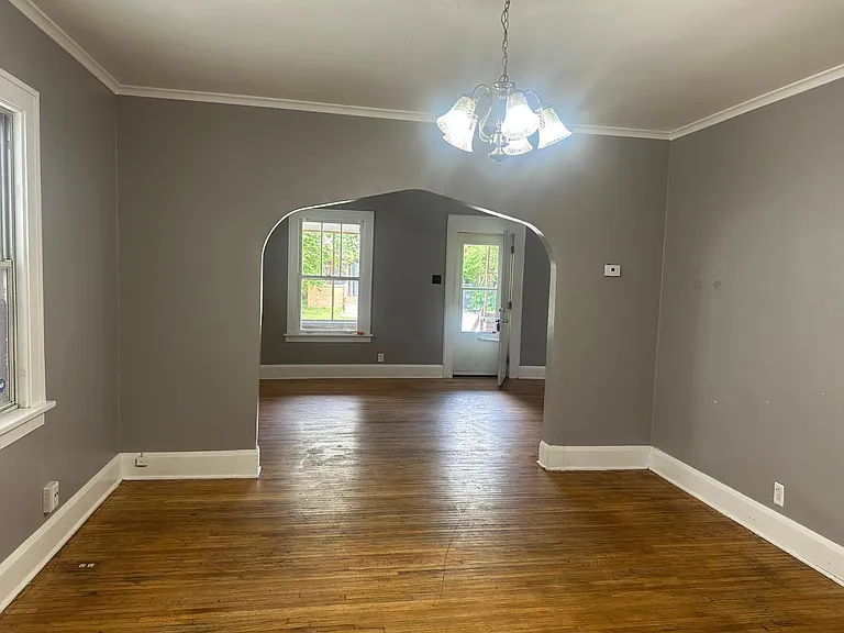 226 E Pearl St — Photo 4