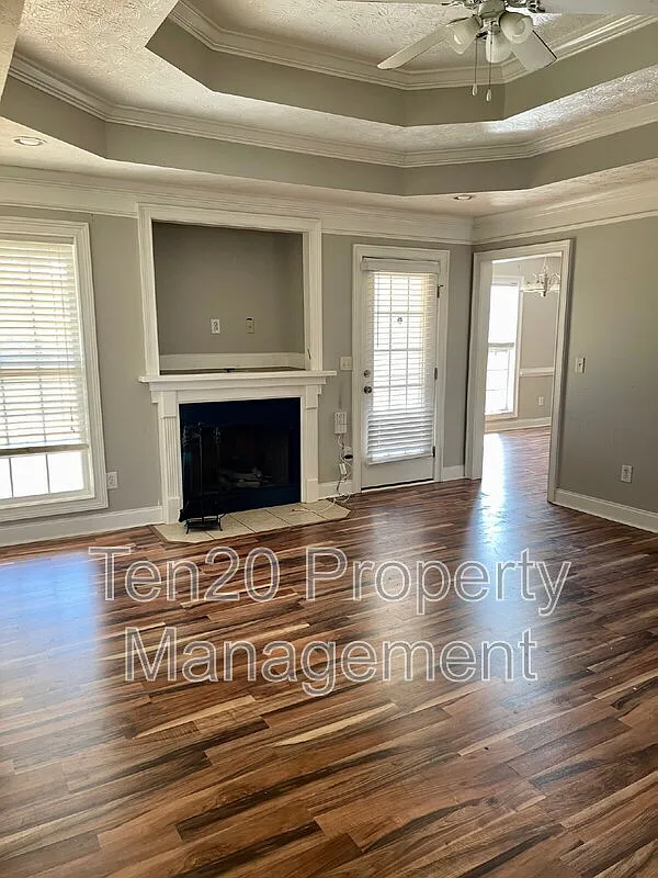 4 bed, 2.0 bath, 2149 sqft, $1,850 — Photo 2