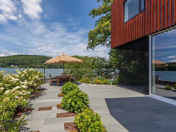 124 Lake Drive South