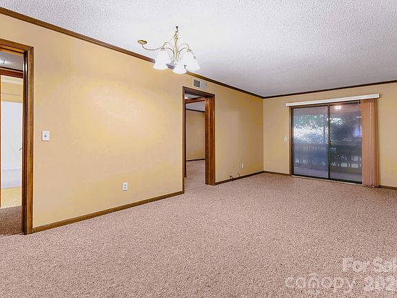 3rd image of 33 Lake Dr APT G-1