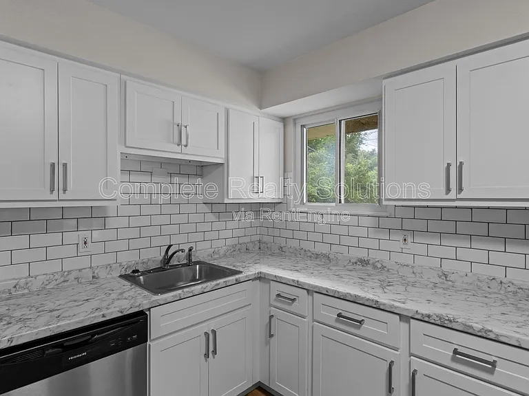 1149 Walker Ave — Photo 5