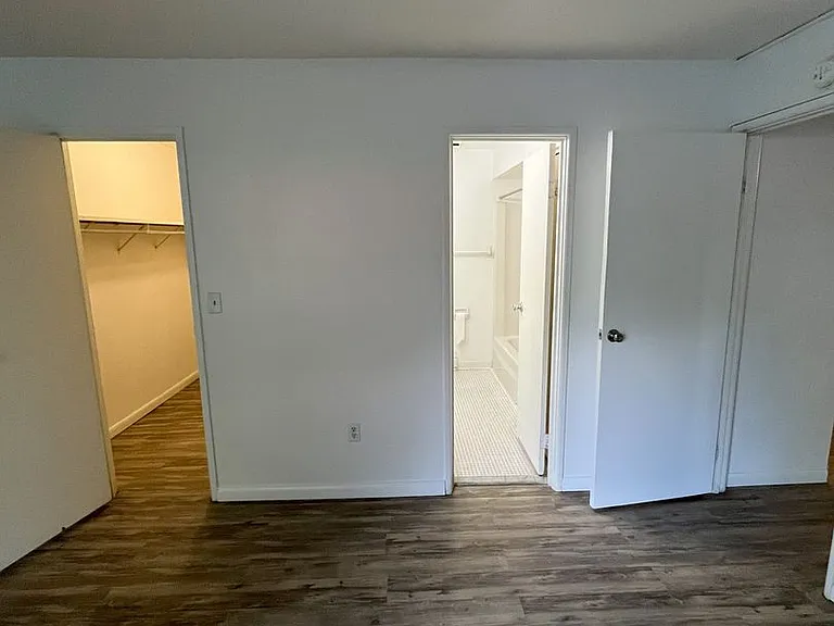 University Park Apartments near Cornell University — Photo 185