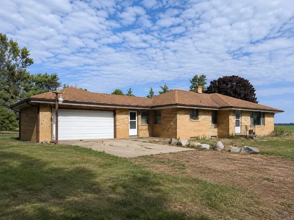 938 630th St, Storm Lake, IA 50588