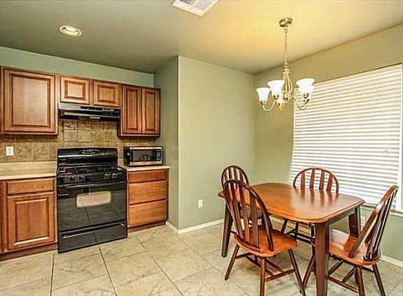 3rd image of 624 SE 26th St