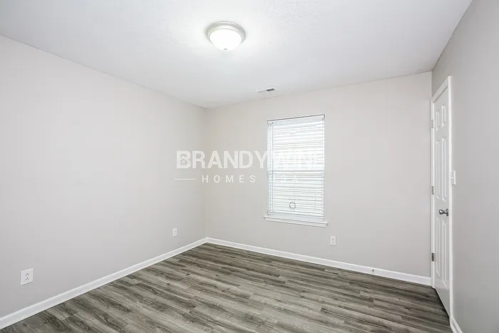 1933 Lisa Walk Dr — Photo 11