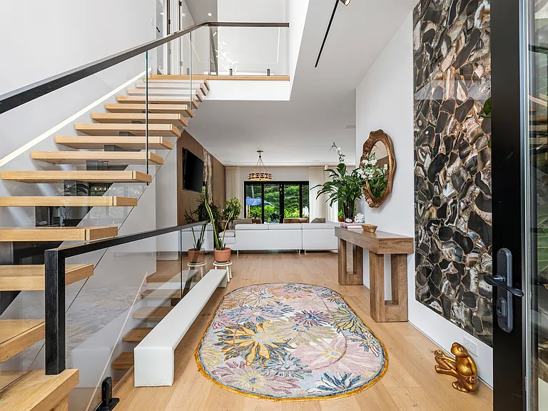 101 Montauk Blvd — Photo 4