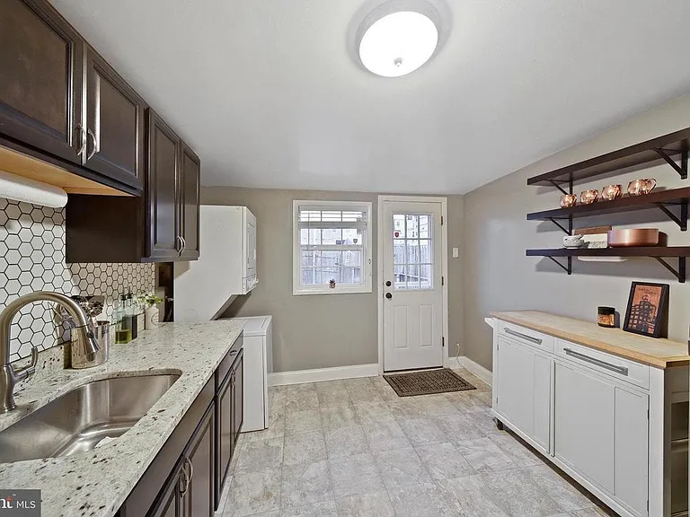 3319 Paine St — Photo 9