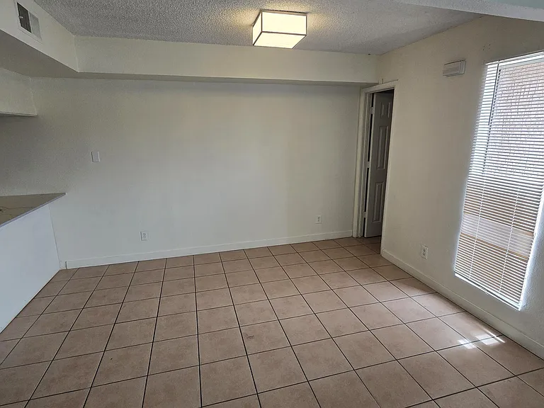 1447 N 53rd Dr — Photo 6