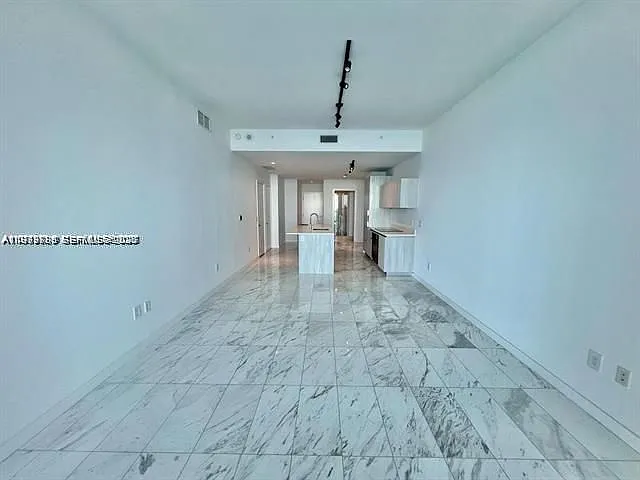 480 NE 31st St #902 — Photo 1