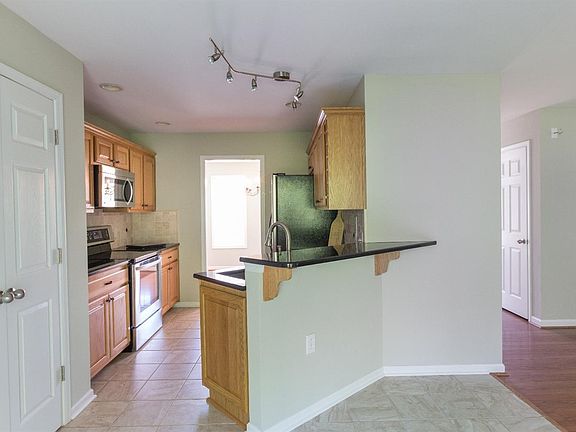 4th image of 64 Delaney Dr