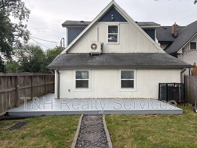 422 Iowa St — Photo 6