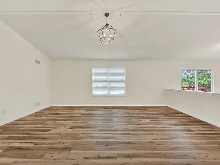 270 Oaknoll Ave — Photo 3