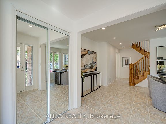 5th image of 136 Winston Castle Dr