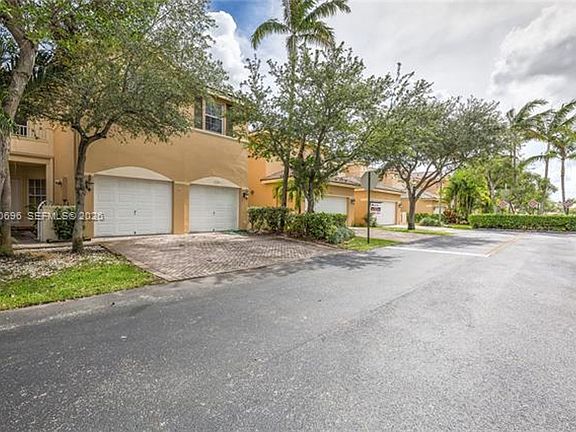 5th image of 11264 NW 54th Ter #Townhouse 11264