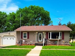 807 N Iowa St, Charles City, IA 50616