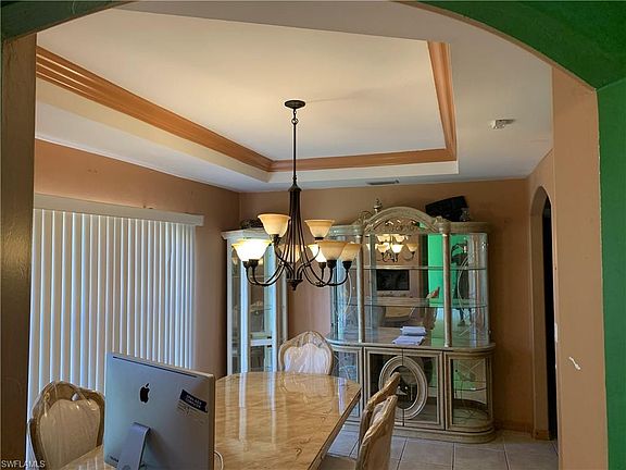 4th image of 851 Bancroft Ave
