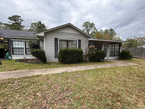 908 W 7th St, Smackover, AR 71762