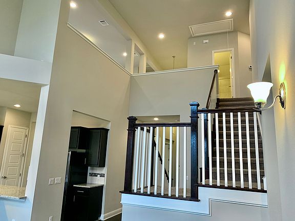 4th image of 15420 Iveans Way