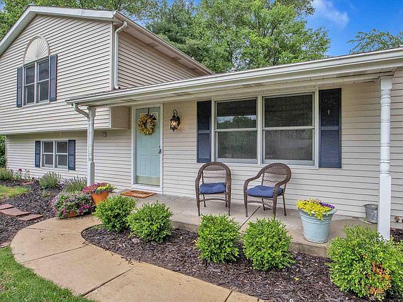 3rd image of 21235 Clover Hill Ct