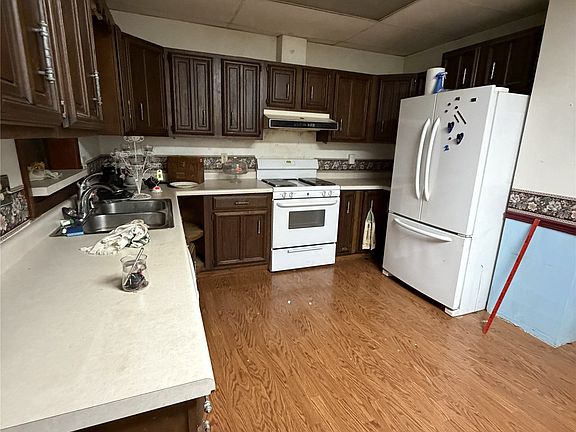 3rd image of 301 S Hazel Ave