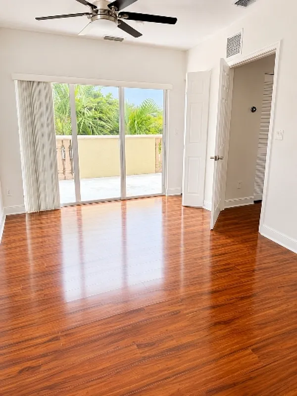 3 bed, 3.0 bath, 2530 sqft, $4,800 — Photo 3