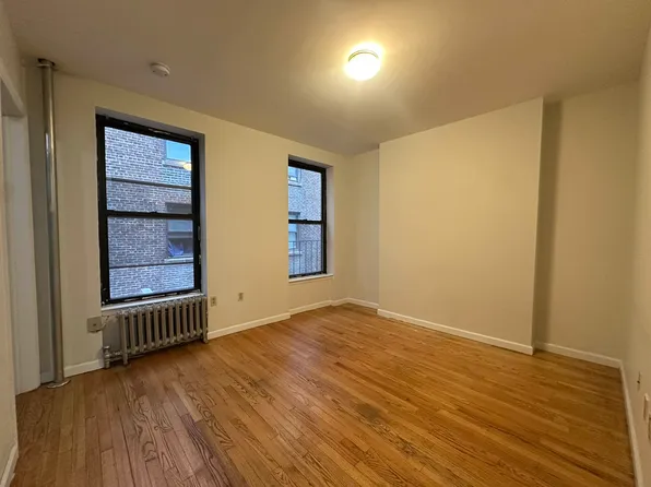 331 West 35th Street image 2 of 9