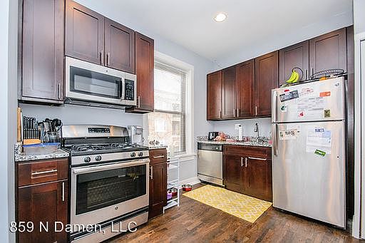 3rd image of 859 N Damen Ave