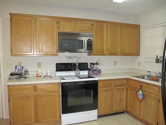 2nd image of 3800 Suffolk Ln