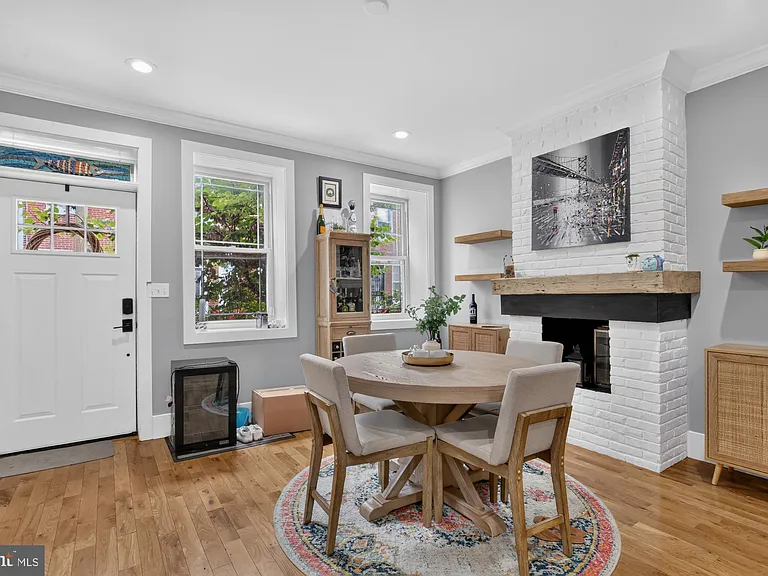 2328 E Fletcher St — Photo 6