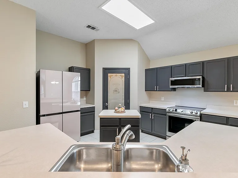 615 Lake Bridge Dr — Photo 18