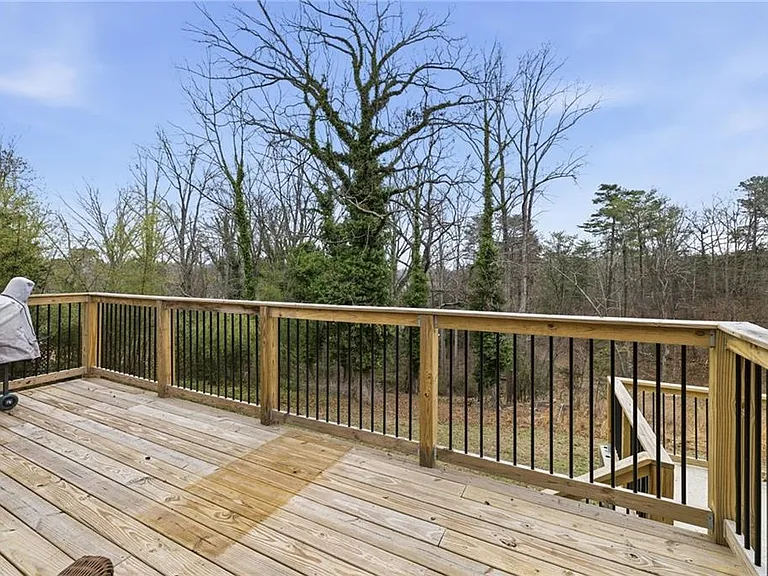 2176 Riverside Dr — Photo 29