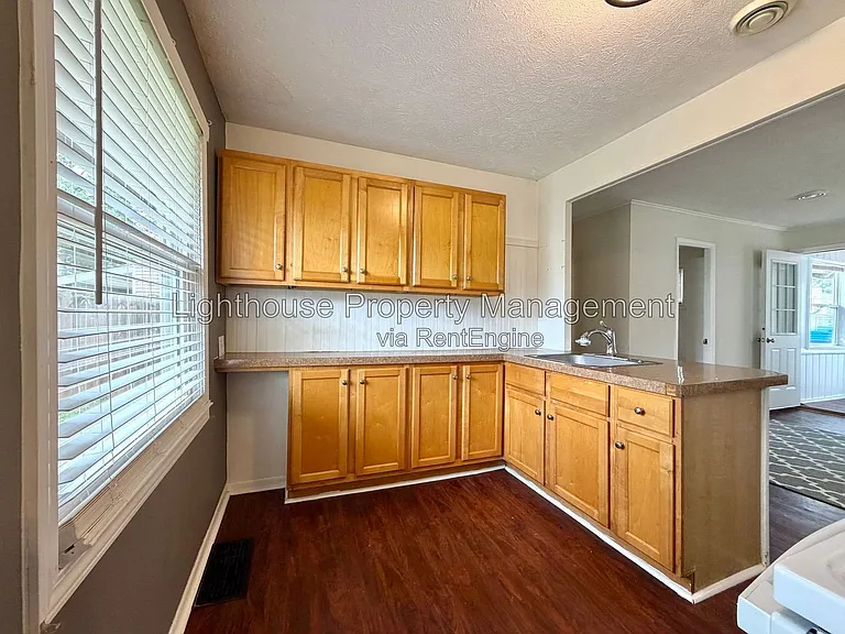 544 Hacker Dr — Photo 2