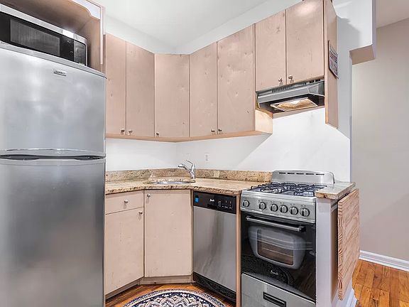 4th image of 218 E 82nd St APT 1RW