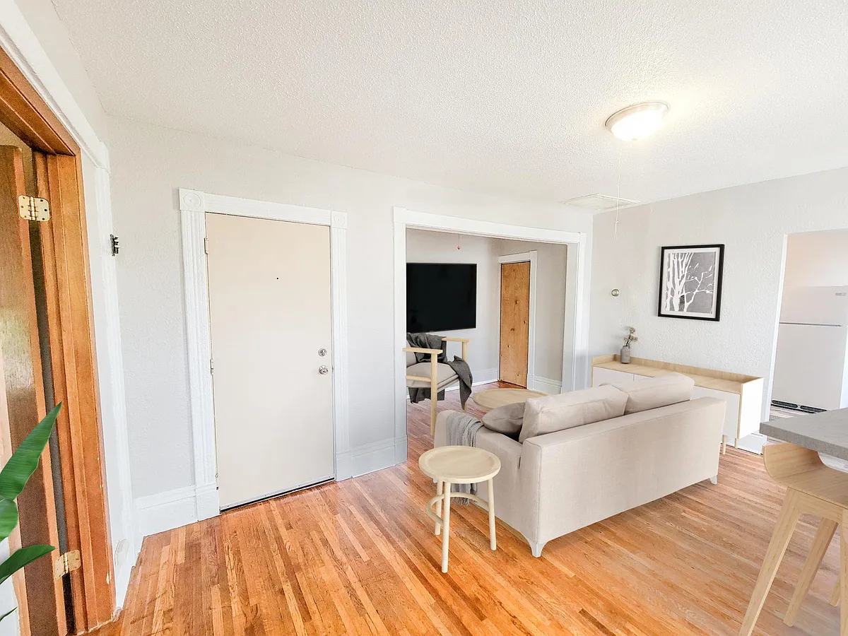 Building Photo - 2640 Fillmore St NE #4