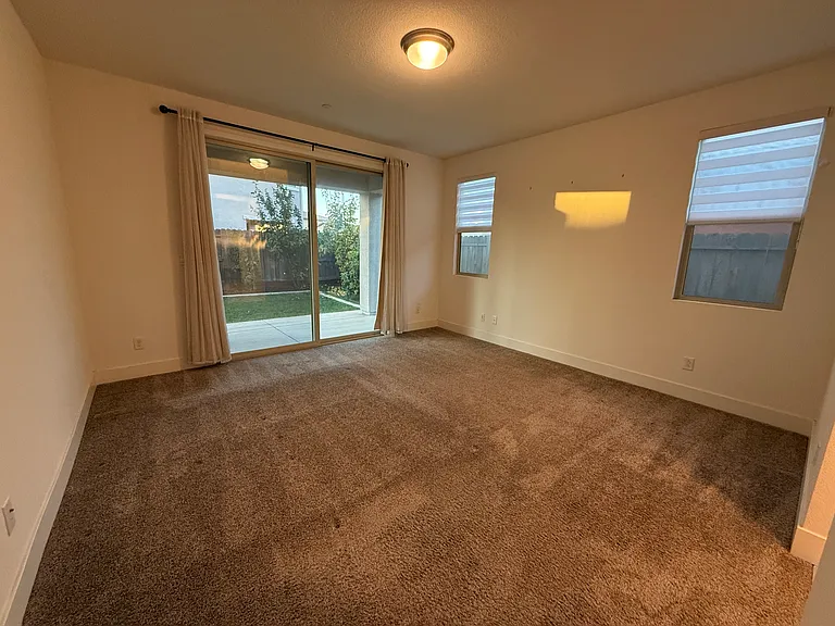 12920 Knightsbrook Ave — Photo 31