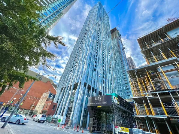 1 Yorkville Ave, Toronto, ON