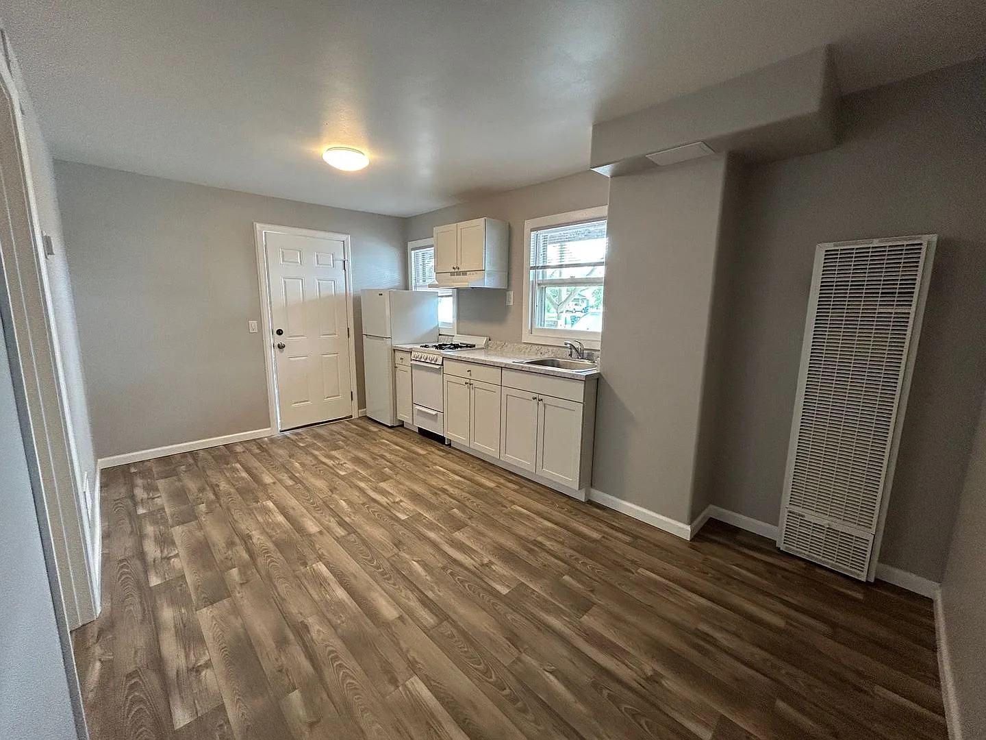 1591 Zener St — Photo 2