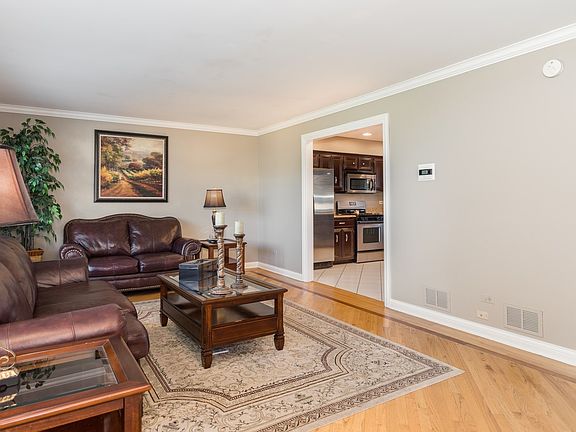 Beautiful living room with Hardwood flooring, cove