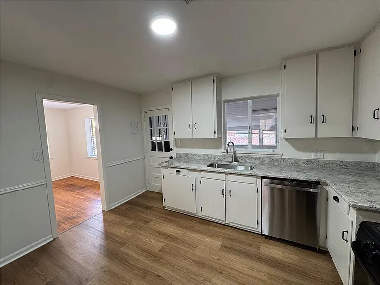 713 Iris Ave — Photo 9