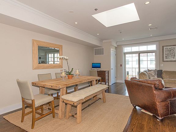 2nd image of 226 Park Ave