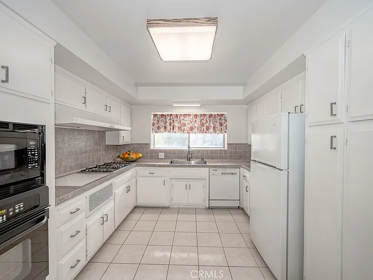 19443 Superior St — Photo 7