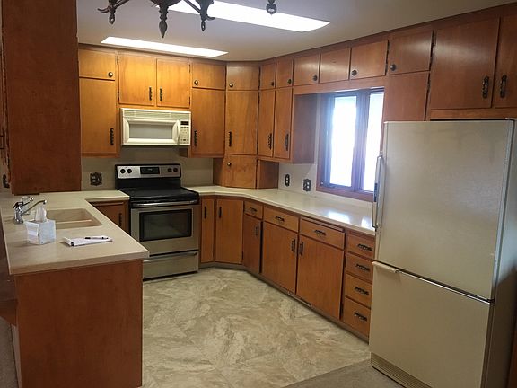 5th image of 215 W 18th St